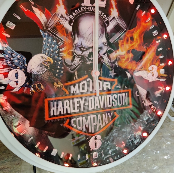 Harley Davidson skull clock - Picture 3 of 6